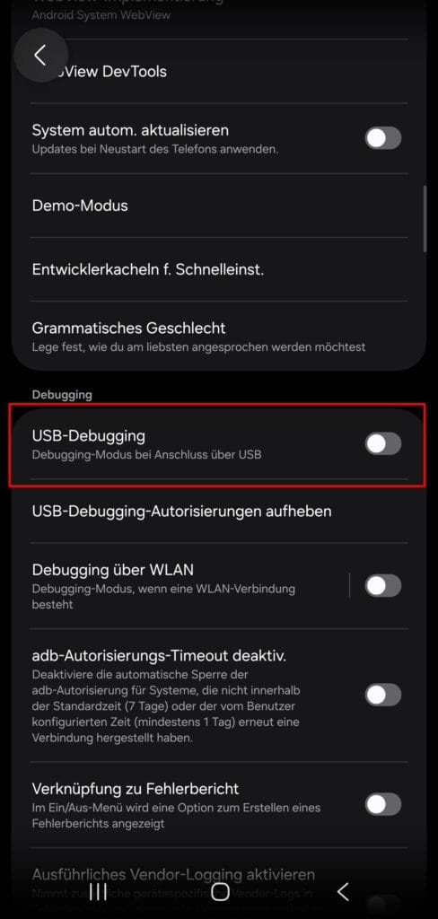 Screenshot der Samsung Entwickleroptionen im Dark Mode: Die Option „USB-Debugging" ist rot umrandet, der Schalter steht auf „aus"
